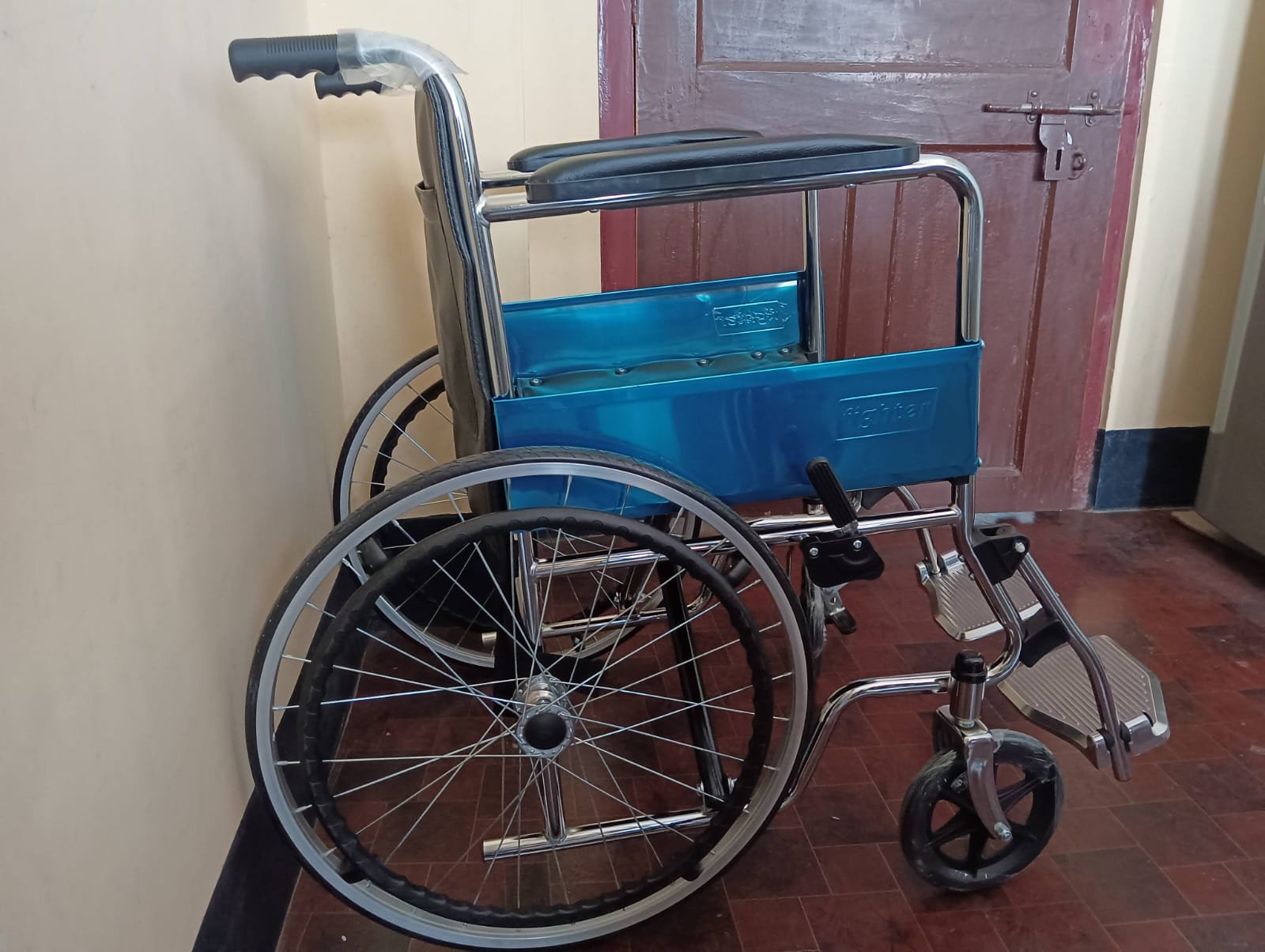WHEEL CHAIR